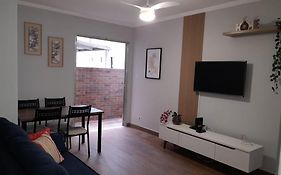Apartamento Frente Praia Embaré - Varanda Aconchegante - Pet Friendly
